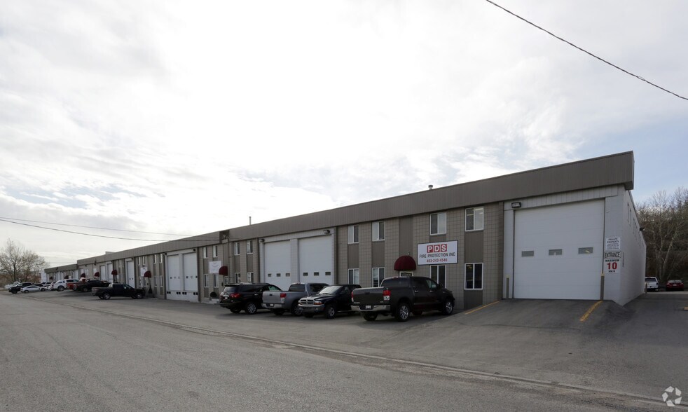 915-935 48 Ave SE, Calgary, AB à vendre - Photo de l’immeuble – Image 3 sur 14