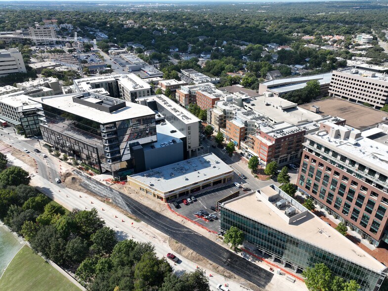 W 7th St, Fort Worth, TX à louer - Photo de l’immeuble – Image 3 sur 5