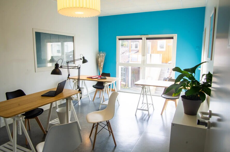 3 Rue Alfred Kastler, La Rochelle à louer - Photo de l’immeuble – Image 2 sur 7