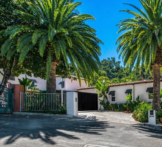 9696 Antelope Rd, Beverly Hills, CA à louer - Photo de l’immeuble – Image 3 sur 24