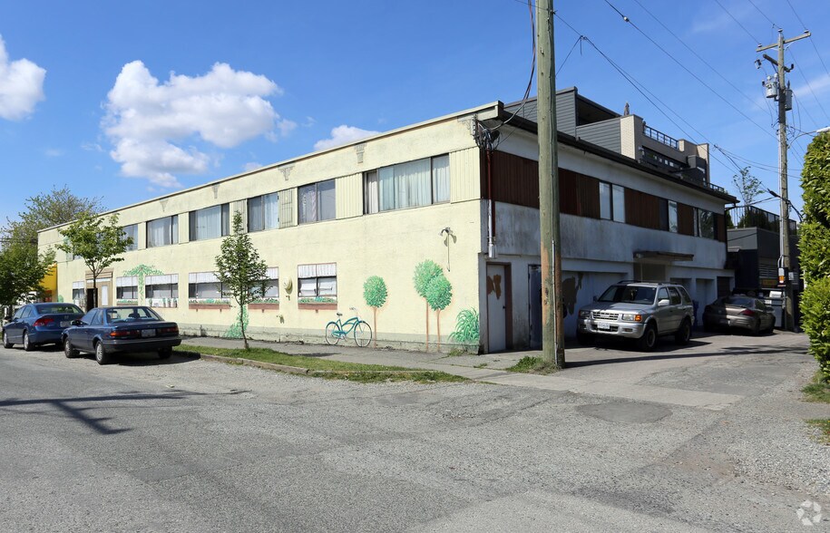 4384-4390 Fraser St, Vancouver, BC à vendre - Photo de l’immeuble – Image 2 sur 8