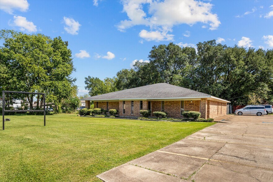 609 Ellis Ave, Lufkin, TX à vendre - Photo de l’immeuble – Image 1 sur 25