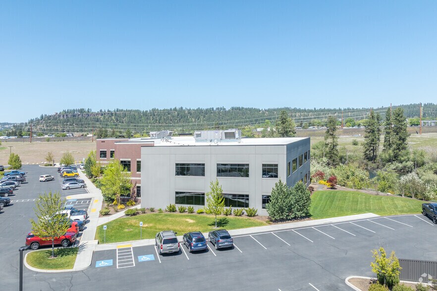 12939 E Pinecroft Way, Spokane Valley, WA à louer - Photo de l’immeuble – Image 3 sur 4