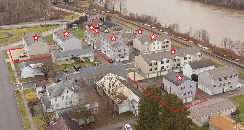 82 Unit Townhome/Apartment Portfolio portefeuille de 11 biens à vendre sur LoopNet.fr - Photo de l’immeuble – Image 2 sur 64