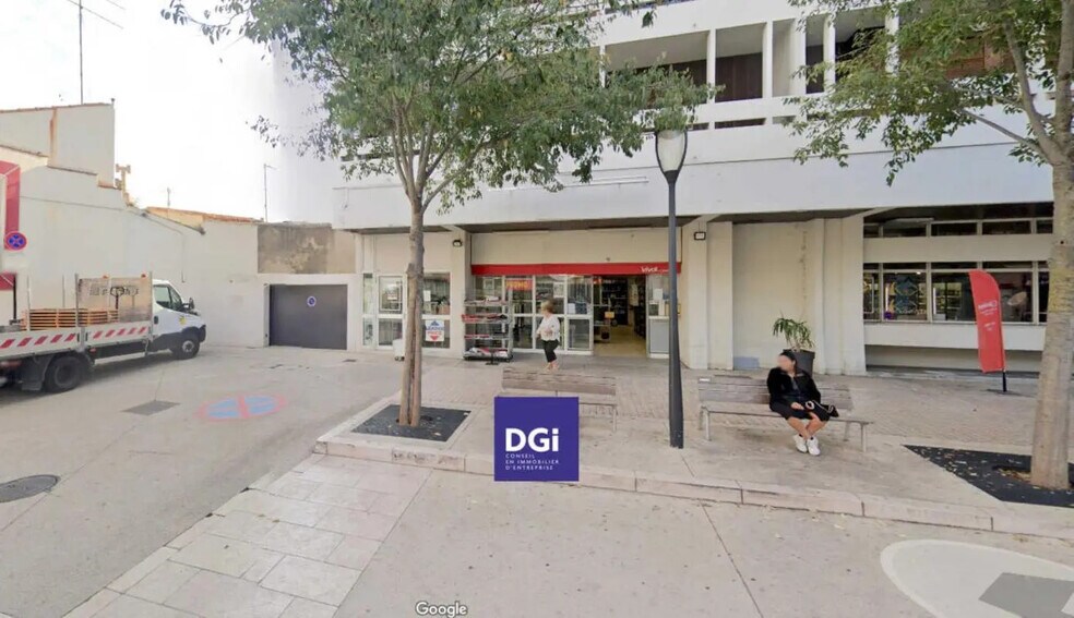 Local commercial dans Nîmes à louer - Photo de l’immeuble – Image 1 sur 2