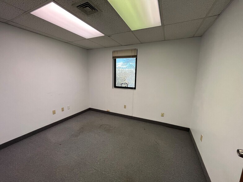27 Hospital Ave, Danbury, CT à louer - Photo intérieure – Image 2 sur 6