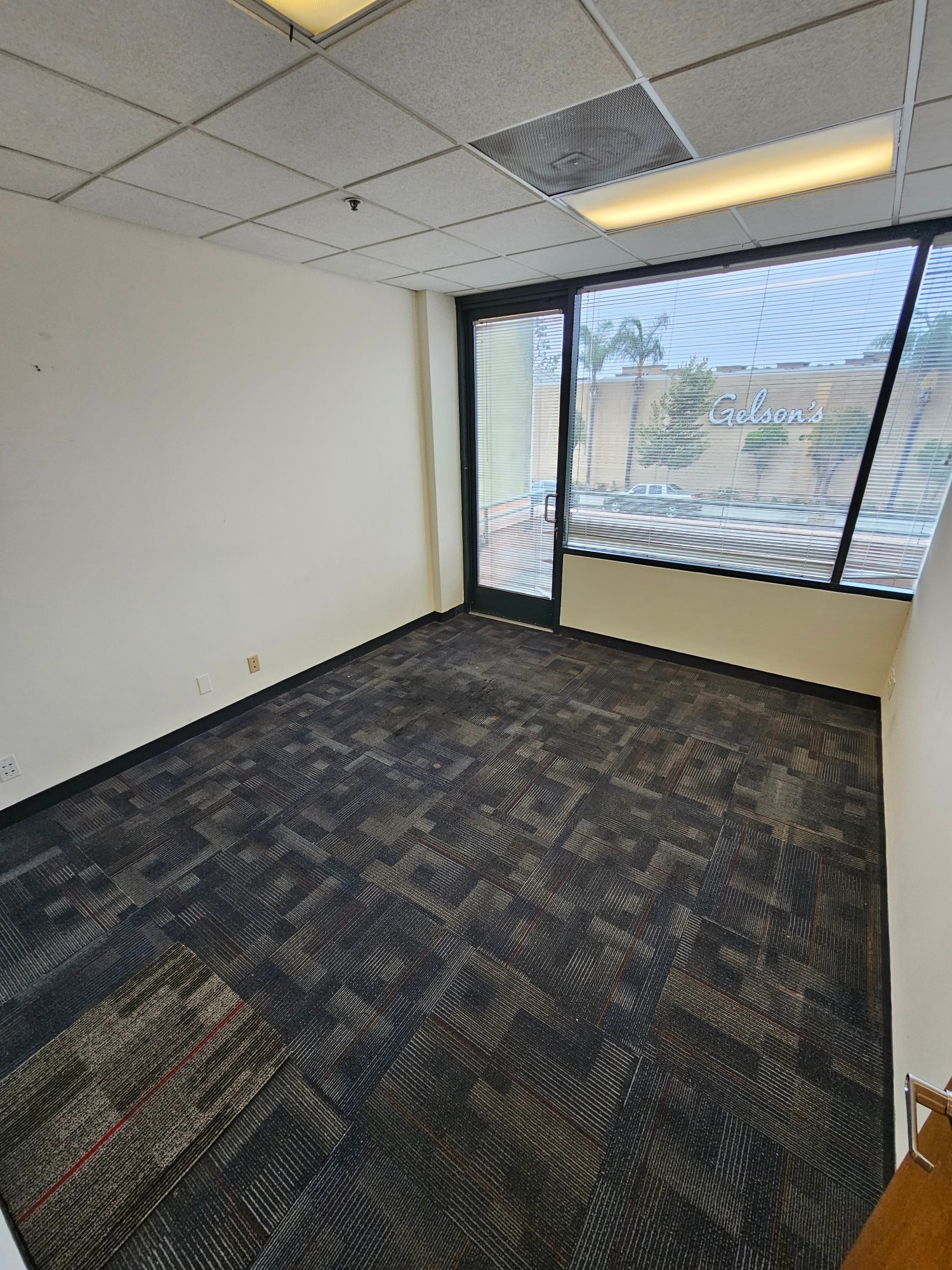 4705 Laurel Canyon Blvd, Studio City, CA à louer Photo intérieure– Image 1 sur 2