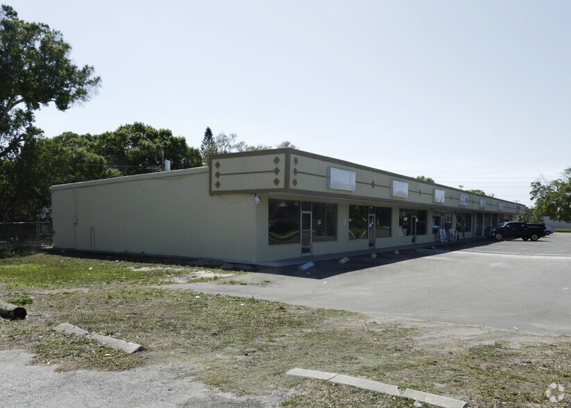 1952 49th St S, Saint Petersburg, FL à louer - Photo de l’immeuble – Image 2 sur 3