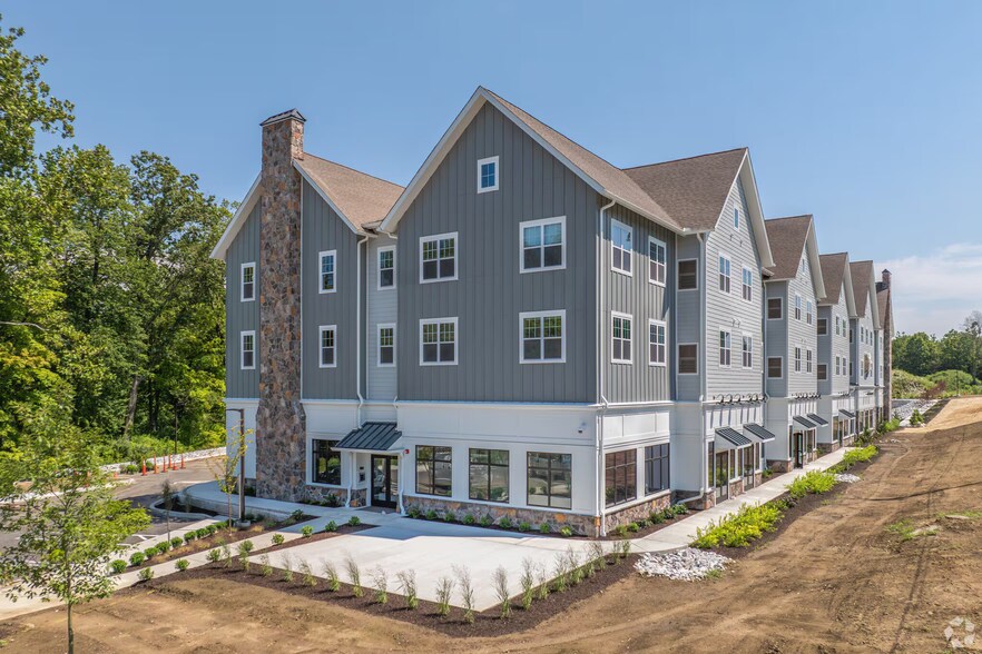 731 Federal Rd, Brookfield, CT à louer - Photo de l’immeuble – Image 1 sur 9