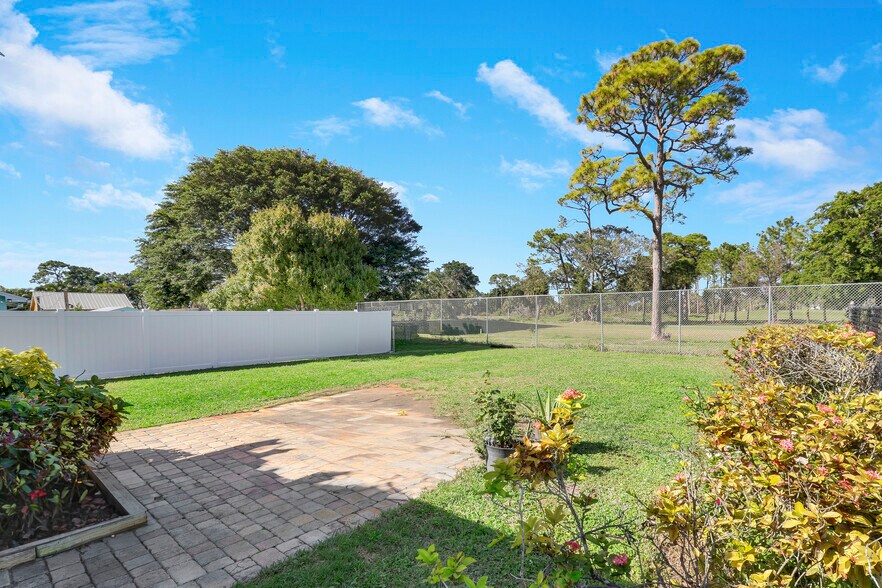 2767 SE Normand St, Stuart, FL à vendre - Photo de l’immeuble – Image 3 sur 37