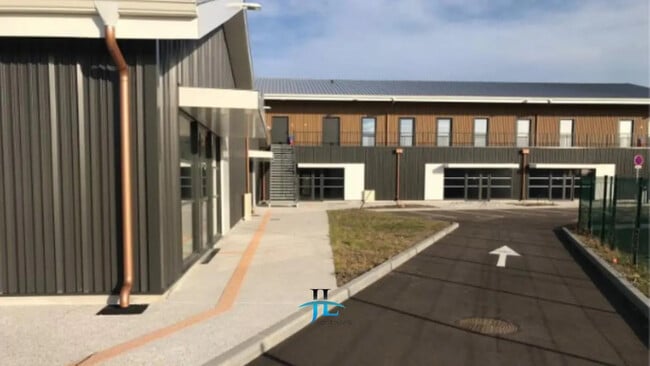 Plus de détails pour Local commercial à louer