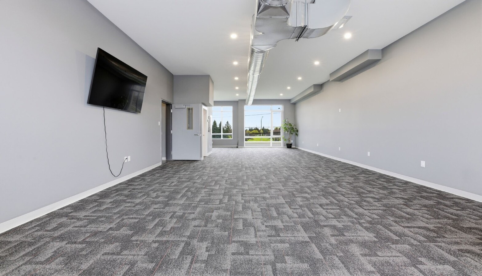 2500 St. Laurent Blvd, Ottawa, ON K1H 1B1 - Lot 202 - - Photo intérieure - Image 2 of 4
