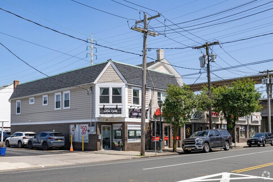 2-10 Merrick Ave, Merrick, NY à vendre - Photo principale – Image 1 sur 8