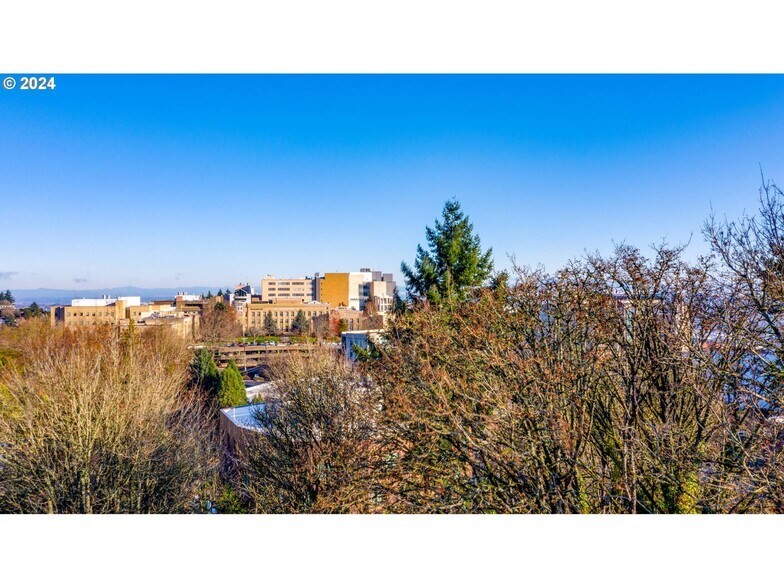 909 SW Gaines St, Portland, OR à vendre - Photo de l’immeuble – Image 2 sur 15