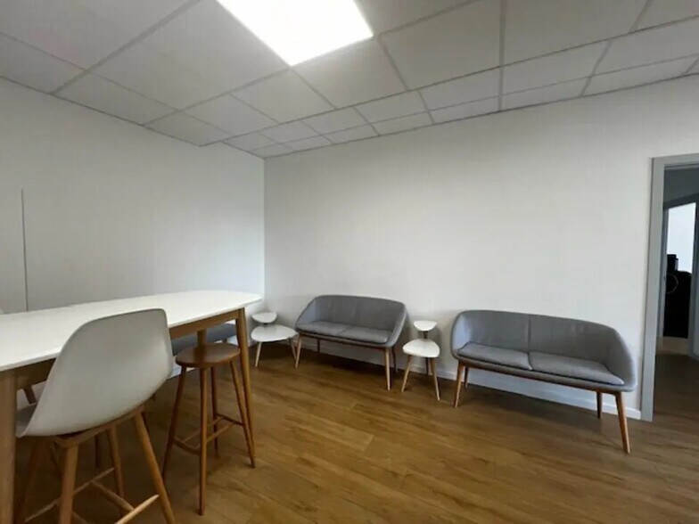 Bureau dans Tillé à louer - Photo de l’immeuble – Image 2 sur 12
