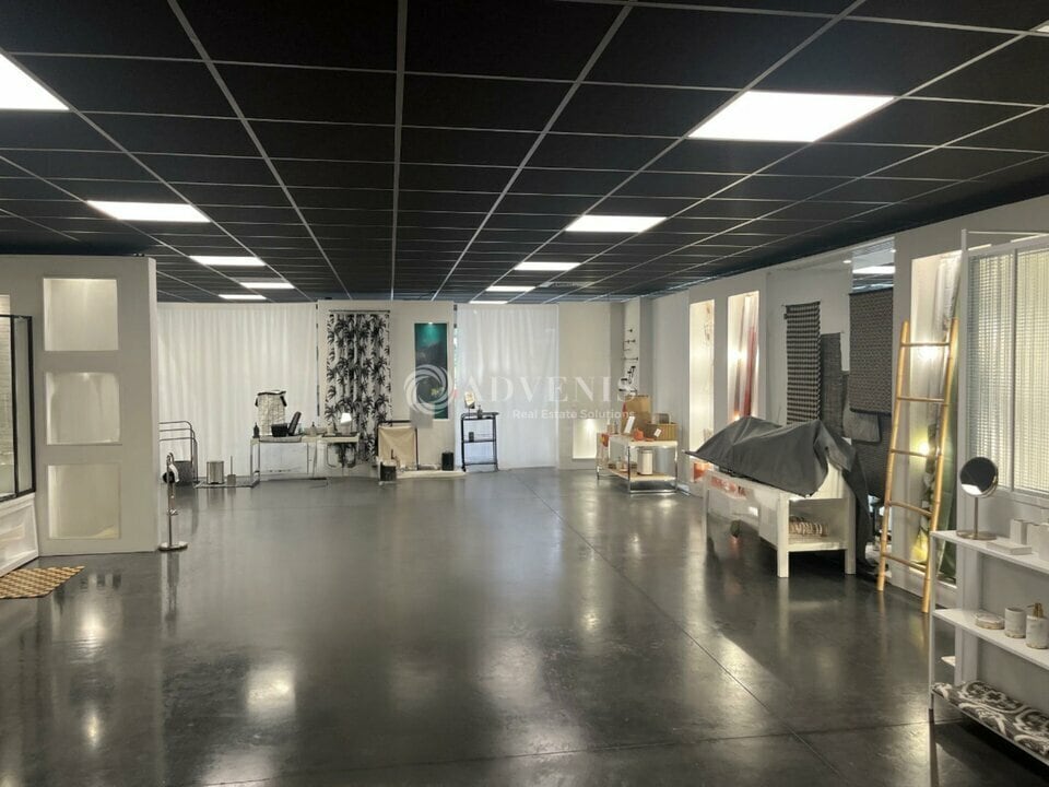 Local d’activités dans Tours à louer Photo intérieure– Image 1 sur 12