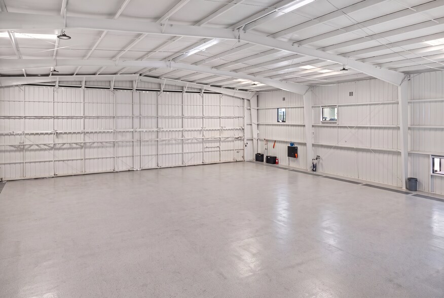 18000 Groschke Rd, Houston, TX à louer - Photo de l’immeuble – Image 3 sur 50