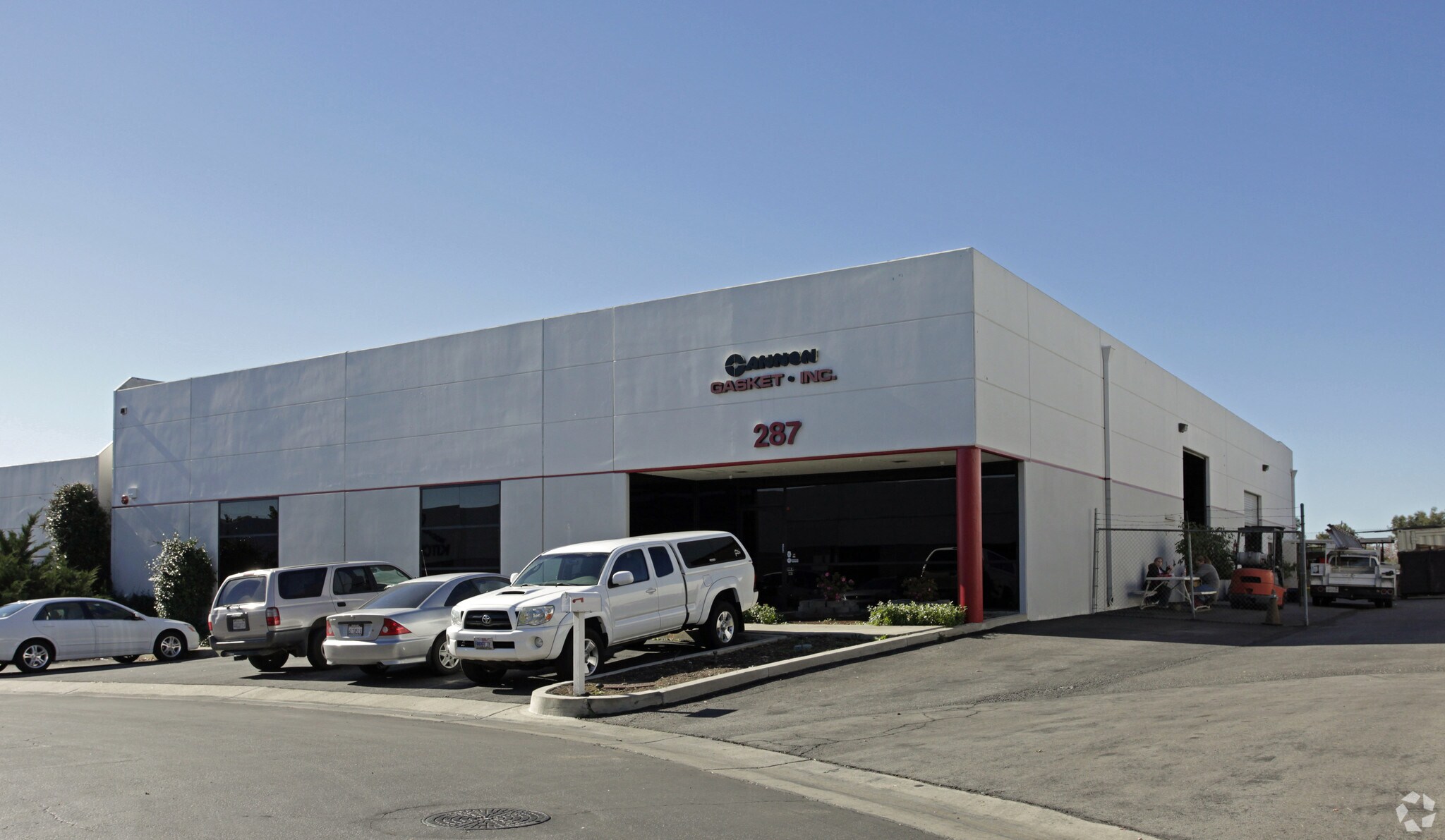 287 Industry Way, Upland, CA à louer Photo principale– Image 1 sur 18