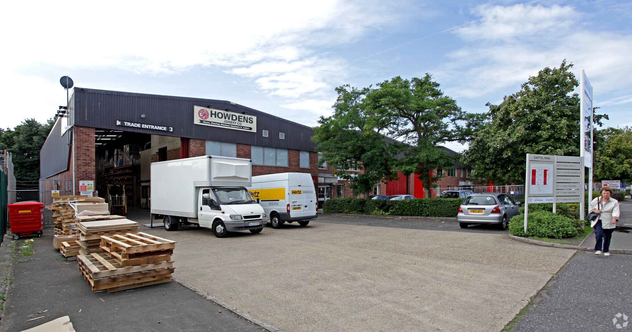 Capitol Way, Londres à louer Photo principale– Image 1 sur 4