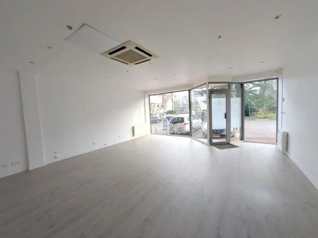 Résidence Du Parc Du Chateau, Louveciennes à louer Photo intérieure– Image 1 sur 10