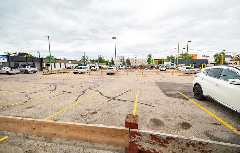 255 Sherbrook St, Winnipeg, MB à vendre - Photo de l’immeuble – Image 3 sur 15