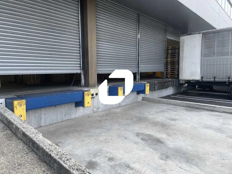 Bureau dans Bruges à louer - Photo de l’immeuble – Image 2 sur 8