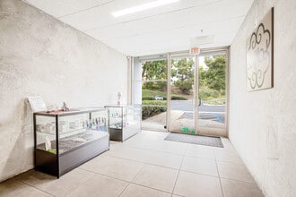 1630 Faraday Ave, Carlsbad, CA à louer Photo de l’immeuble– Image 2 sur 23
