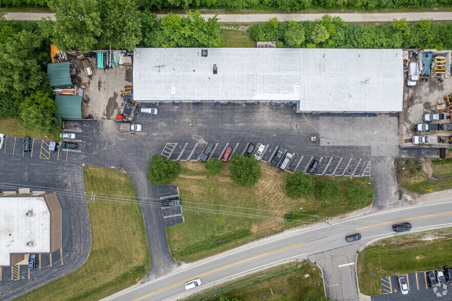 229 E Saint Charles Rd, Carol Stream, IL à louer - Photo de l’immeuble – Image 3 sur 8