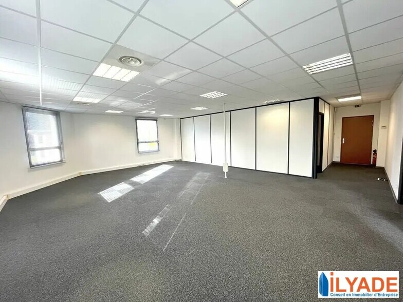 Bureau dans Meyreuil à louer - Photo de l’immeuble – Image 3 sur 5