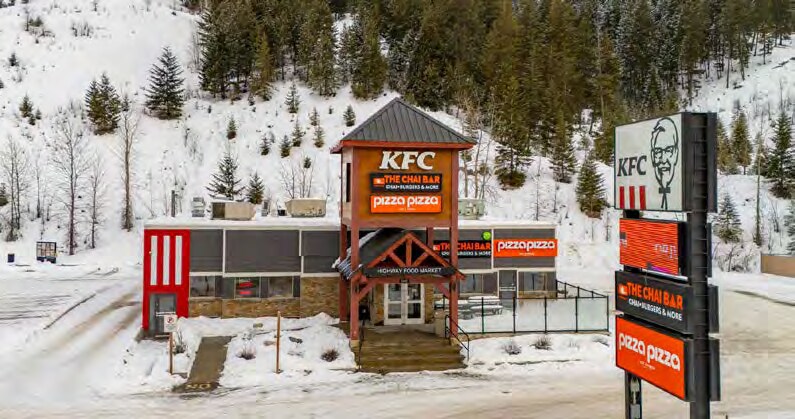 1002 Trans Canada Hwy W, Golden, BC à vendre - Photo de l’immeuble – Image 2 sur 3