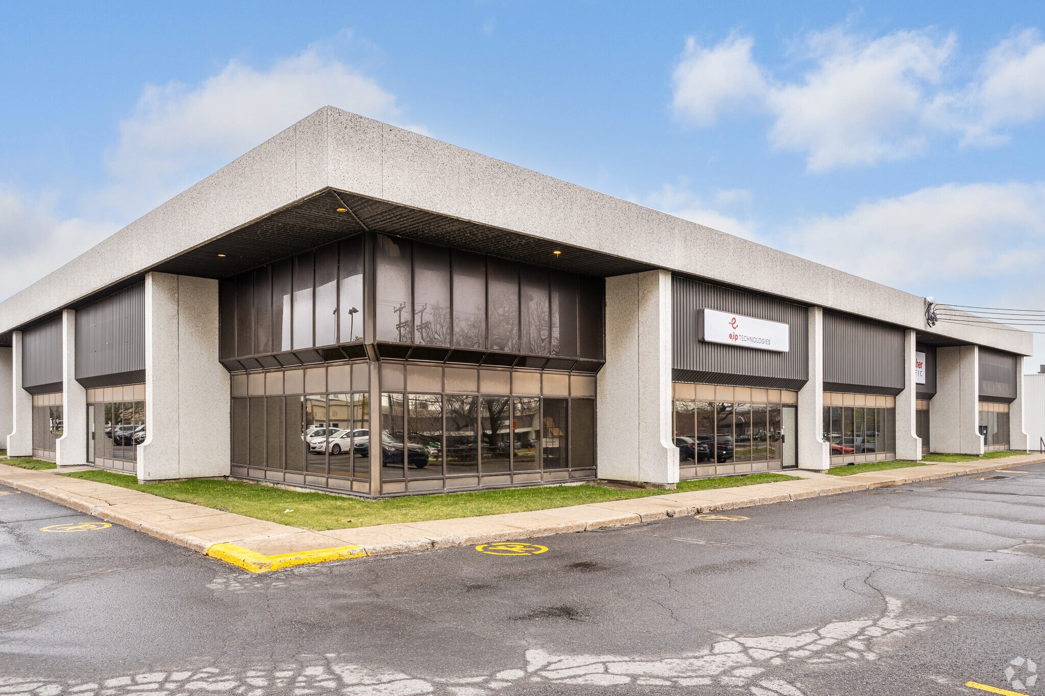 3400-3420 Rue Migneron, Saint-Laurent, QC à louer Photo de l’immeuble– Image 1 sur 7