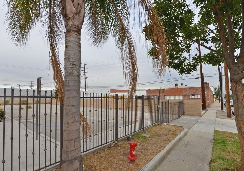 2549 E 57th St, Huntington Park, CA à vendre - Photo de l’immeuble – Image 2 sur 5