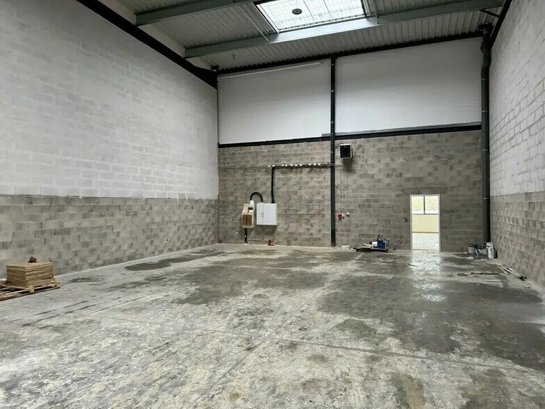 Local d'activités dans Flins-sur-Seine à vendre - Photo intérieure – Image 3 sur 8