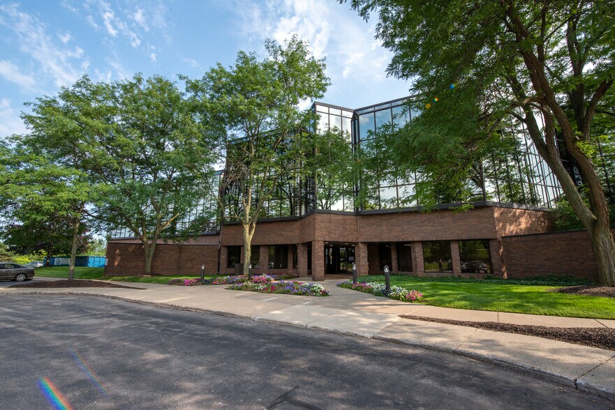 900 Victors Way, Ann Arbor, MI à louer - Photo de l’immeuble – Image 2 sur 7