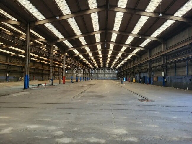 Plus de détails pour Local d’activités à vendre