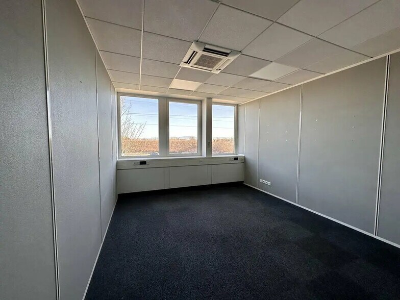 Bureau dans Mundolsheim à louer - Photo de l’immeuble – Image 3 sur 7