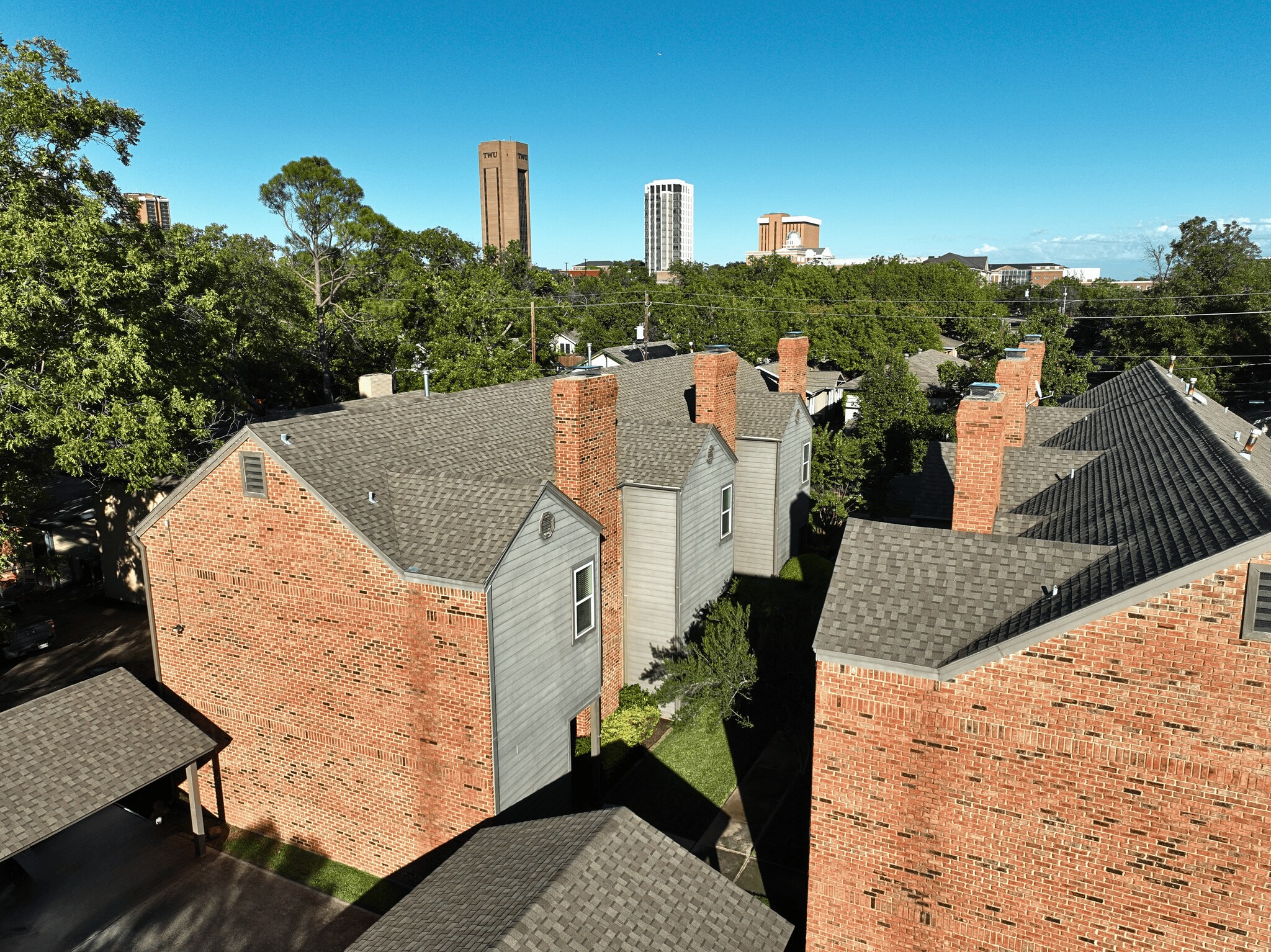 1101 N Locust St, Denton, TX à vendre Aérien– Image 1 sur 34