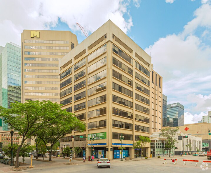 10150 100th St NW, Edmonton, AB à louer - Photo de l’immeuble – Image 2 sur 14