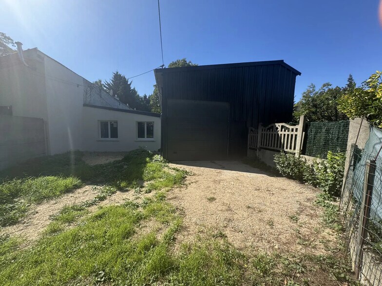 Local d'activités dans Argenteuil à vendre - Photo de l’immeuble – Image 1 sur 8