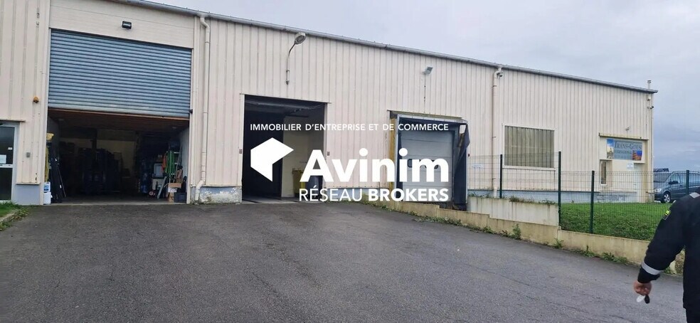 Industriel/Logistique dans Neuilly-en-Thelle à vendre - Photo de l’immeuble – Image 2 sur 12