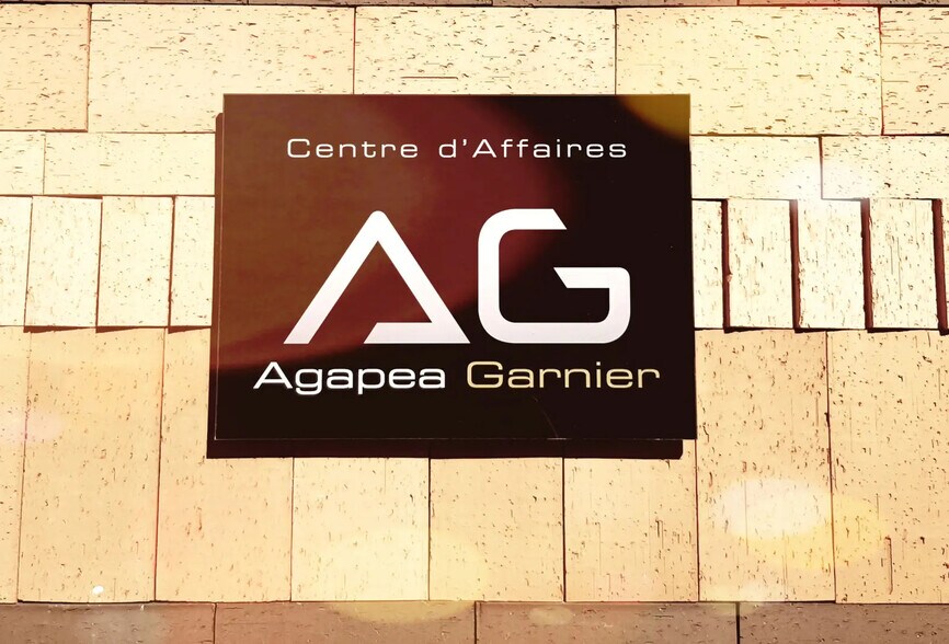 8 Avenue Duval Le Camus, Saint-Cloud à louer - Photo de l’immeuble – Image 2 sur 2