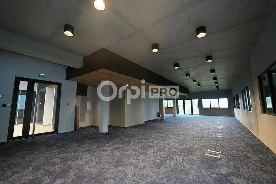 Bureau dans Rillieux-la-Pape à louer - Photo intérieure – Image 3 sur 12