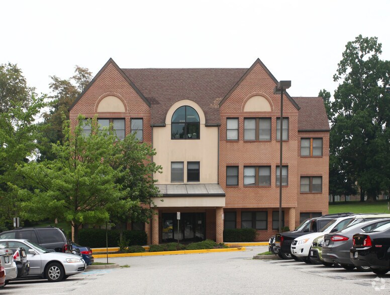 716 Maiden Choice Ln, Catonsville, MD à vendre - Photo de l’immeuble – Image 3 sur 6