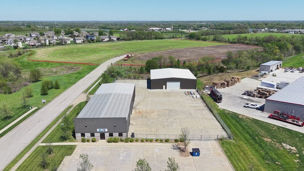 990 Premier Dr, Kearney, MO à louer - Vidéo sur l’annonce professionnelle – Image 2 sur 8