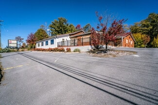 Plus de détails pour 2323 W Main St, Waynesboro, VA - Local commercial à vendre