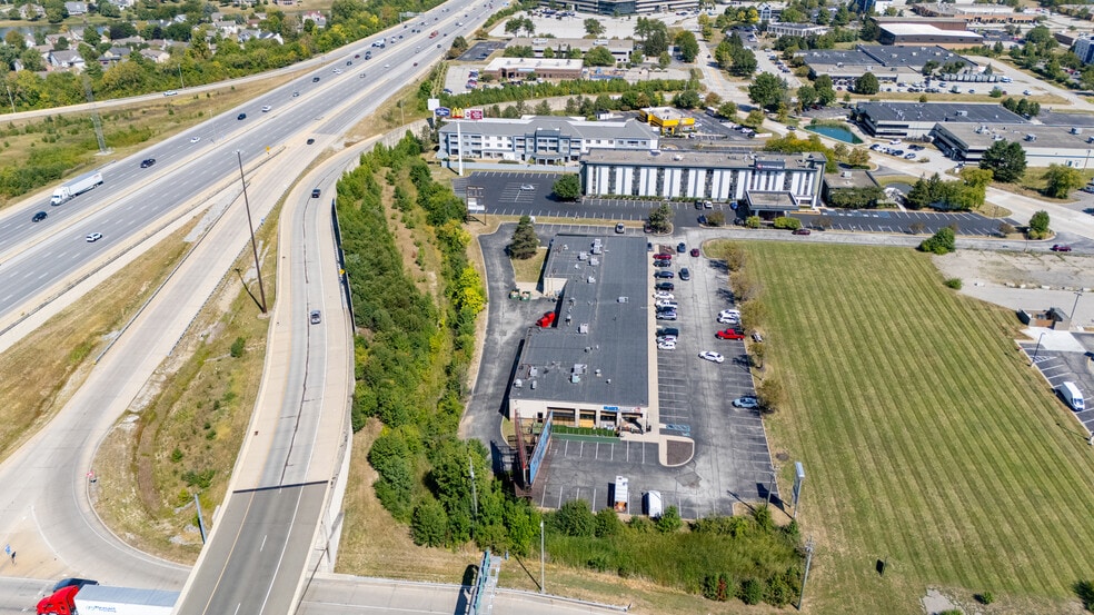 7102-7134 Woodland Dr, Indianapolis, IN à louer - Photo de l’immeuble – Image 3 sur 11