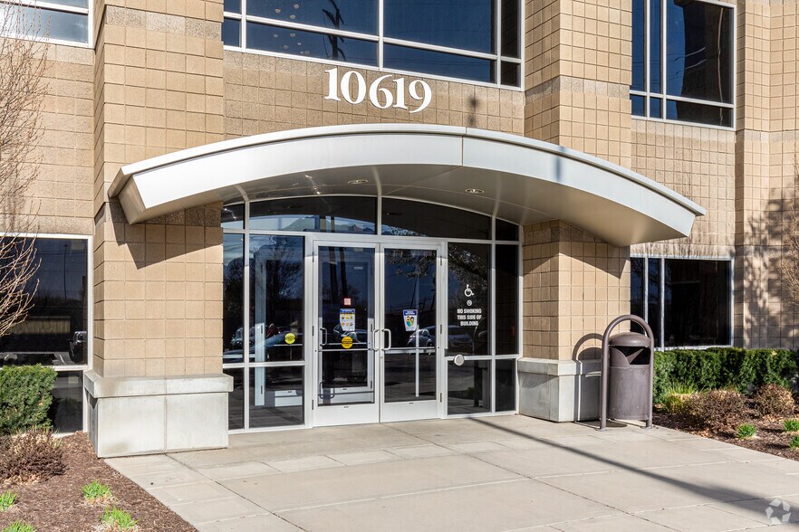 10619 S Jordan Gtwy, South Jordan, UT à louer - Photo de l’immeuble – Image 3 sur 18