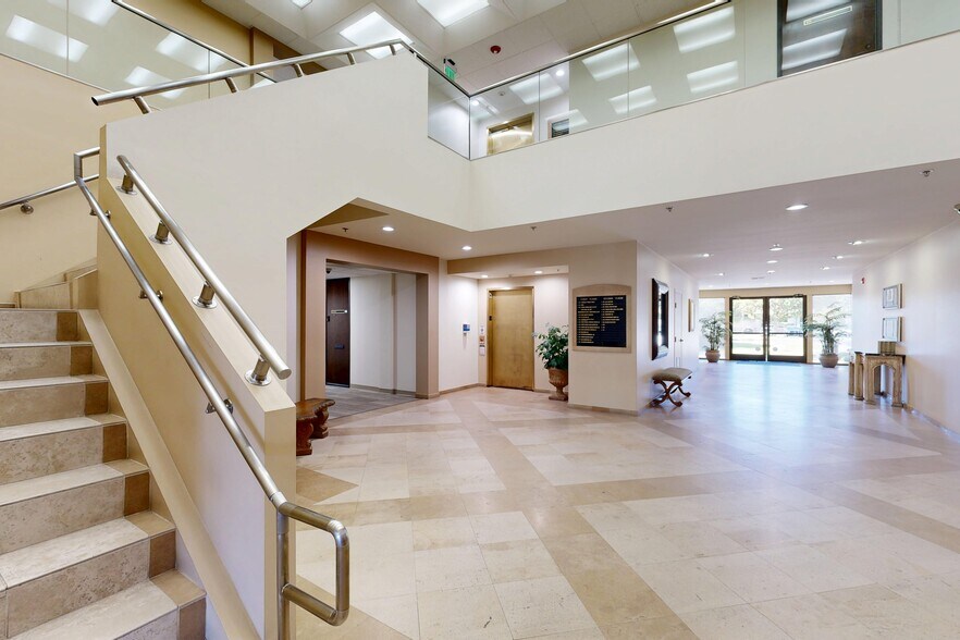 200 New Stine Rd, Bakersfield, CA à louer - Numérisation 3D Matterport – Image 2 sur 28