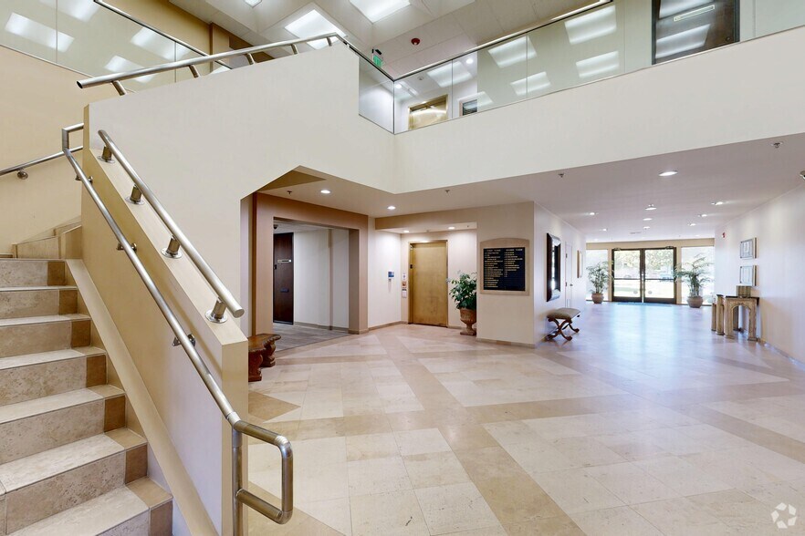 200 New Stine Rd, Bakersfield, CA à louer - Numérisation 3D Matterport – Image 2 sur 20