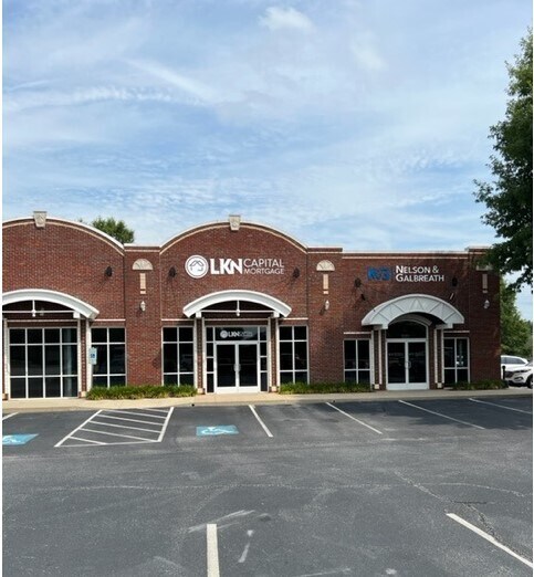 1054 E Butler Rd, Greenville, SC à louer - Photo de l’immeuble – Image 2 sur 10